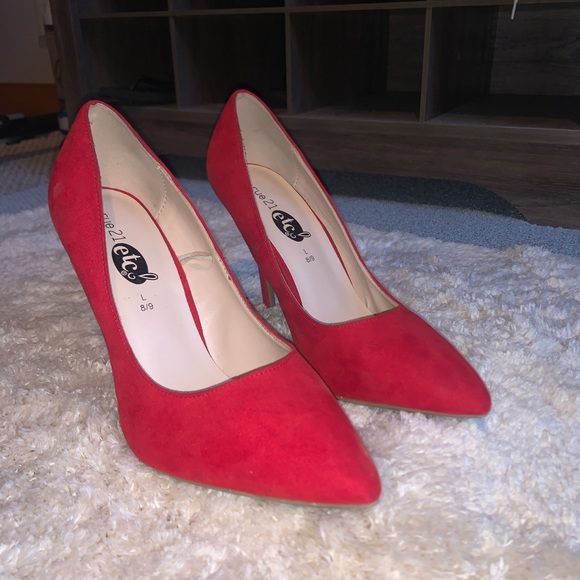 Women’s Pumps - Picture 2 of 2